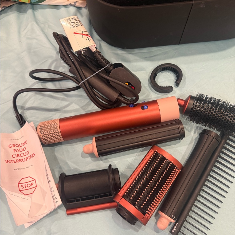 Dyson Red Hair Styling Tool for Effortless Elegance - Picture 4 of 4